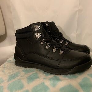 Eastland Canyon hiking boots in black 8